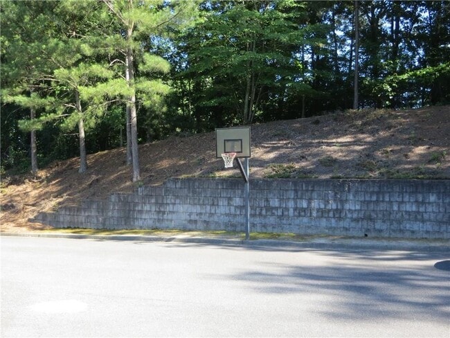 Building Photo - 740 Henley Ct