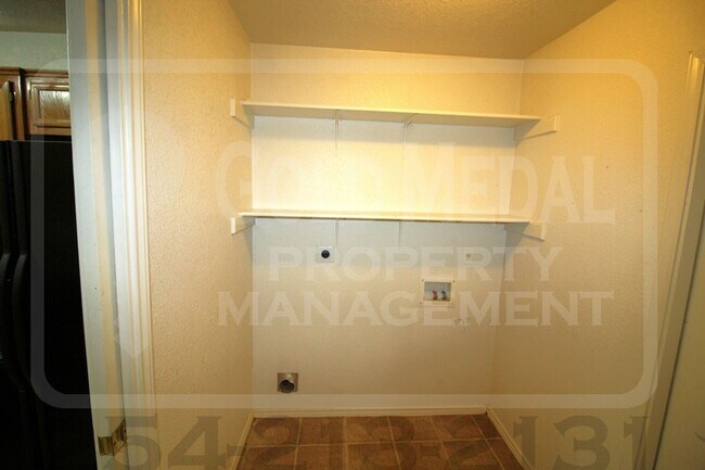 Building Photo - 4302 Hank Dr