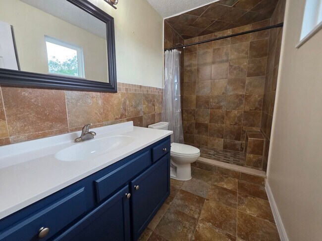 Building Photo - Spacious Townhome in The Trails