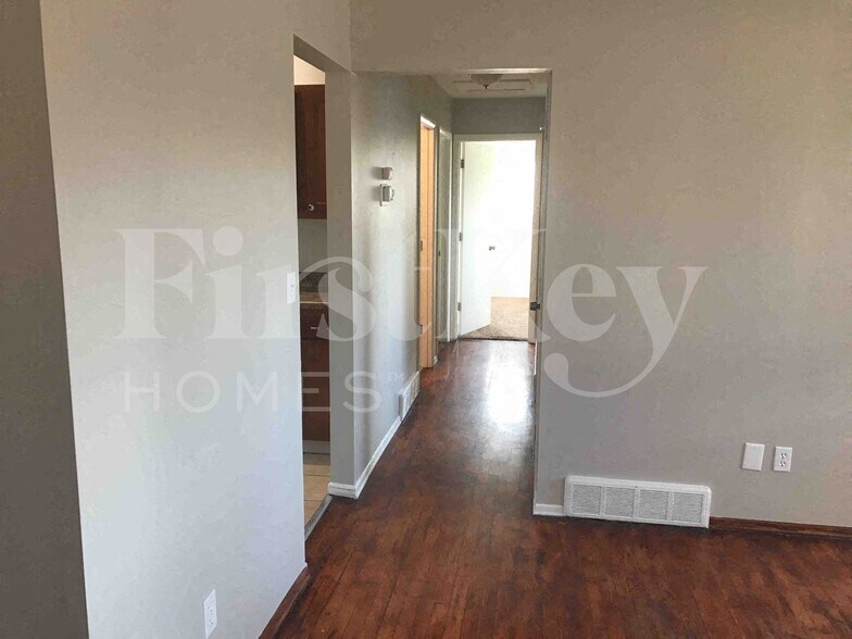 Building Photo - 5994 Waldway Ln