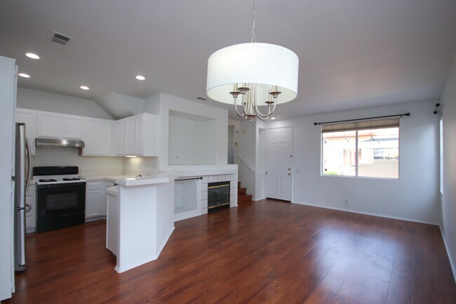 Building Photo - 1100 Rosewalk Way