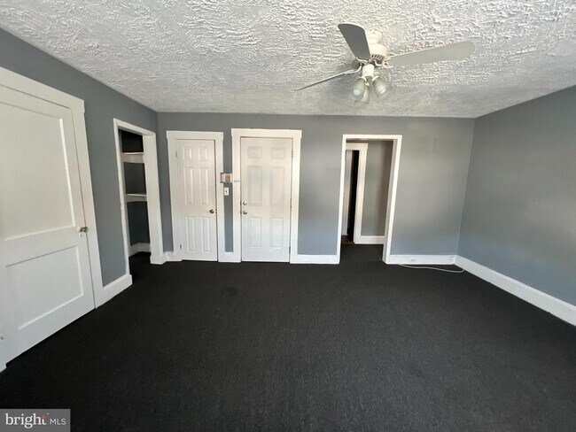 Building Photo - 502 S Main St