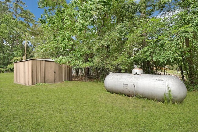 Building Photo - 1231 Country Ln