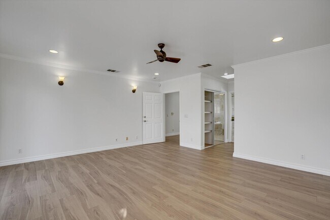 Building Photo - Get This House Now