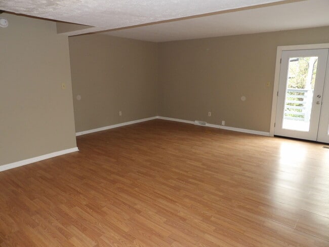 Building Photo - 409 Ridgewood Ln