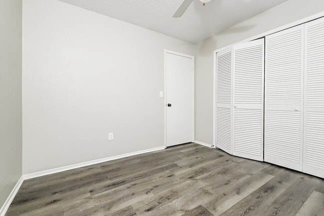 Building Photo - 10119 Deepbrook Dr