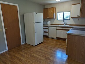 Building Photo - 1 Bedroom Pet-Friendly Casita