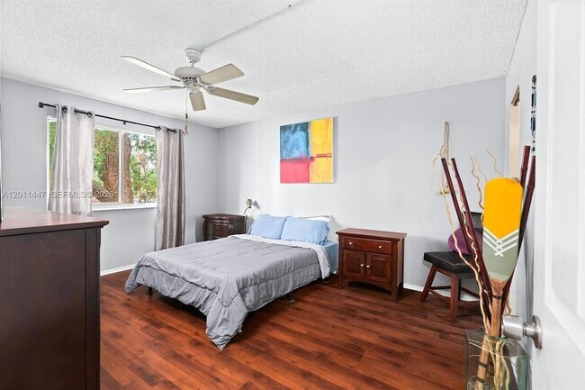 Building Photo - 3083 N Oakland Forest Dr