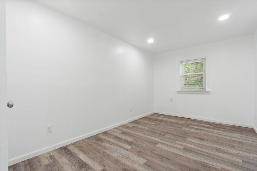 Building Photo - 130 Elmwood Ave