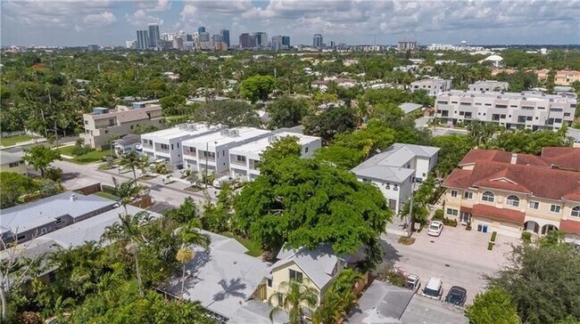 Building Photo - 824 NE 17th Way