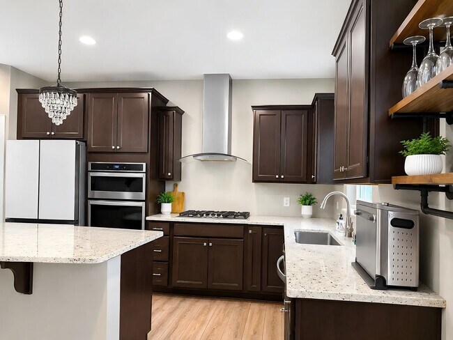 Building Photo - Beautiful 4Bed 3.5Bath Home in Victoria!