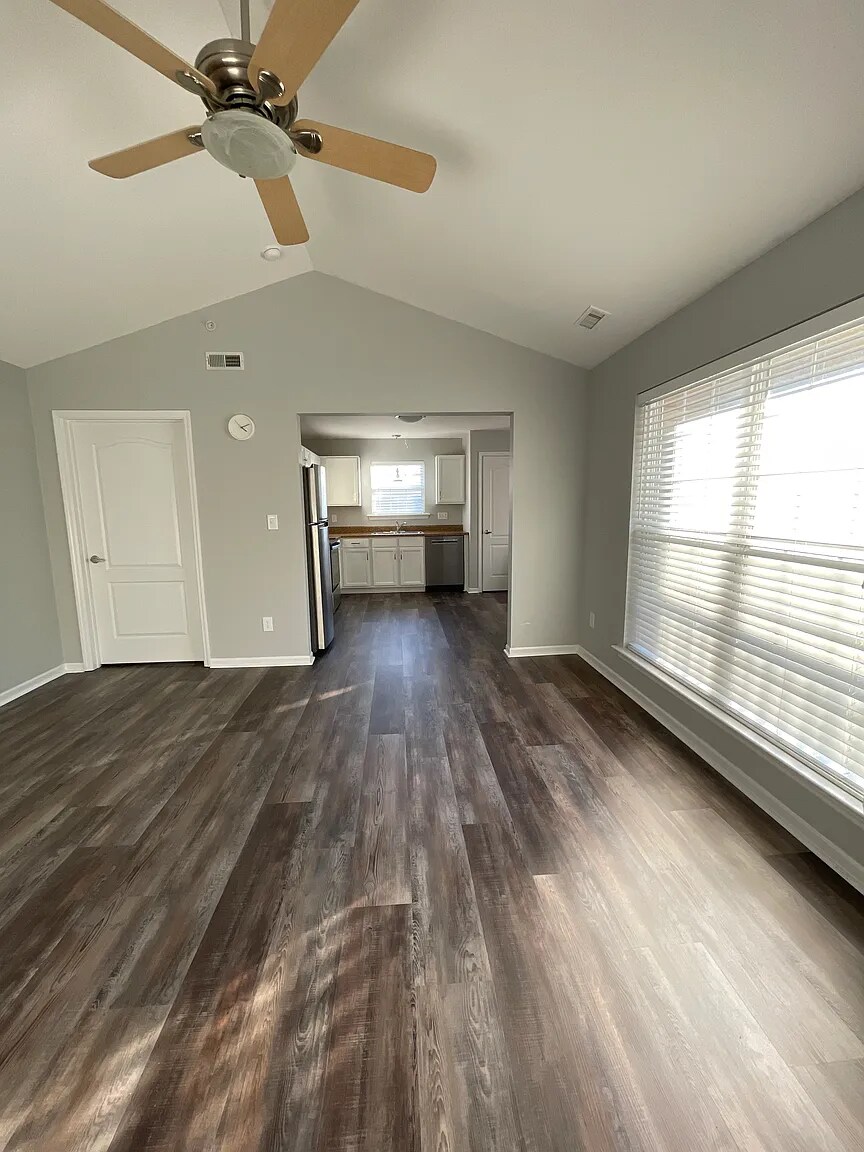 Building Photo - 2133 Welsh Dr