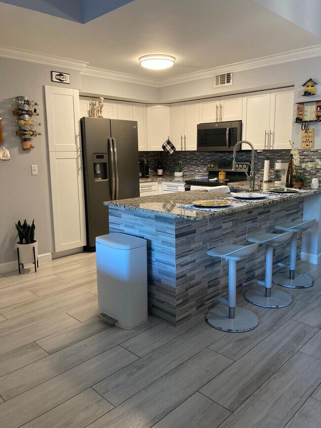 Building Photo - 4856 N State Rd 7