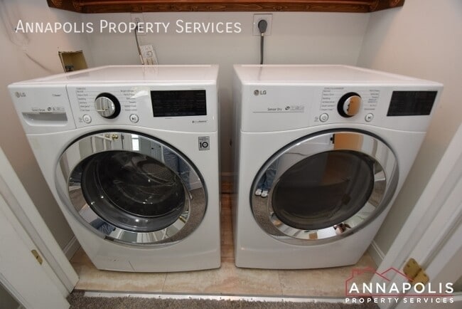 Building Photo - 114 Oakwood Rd