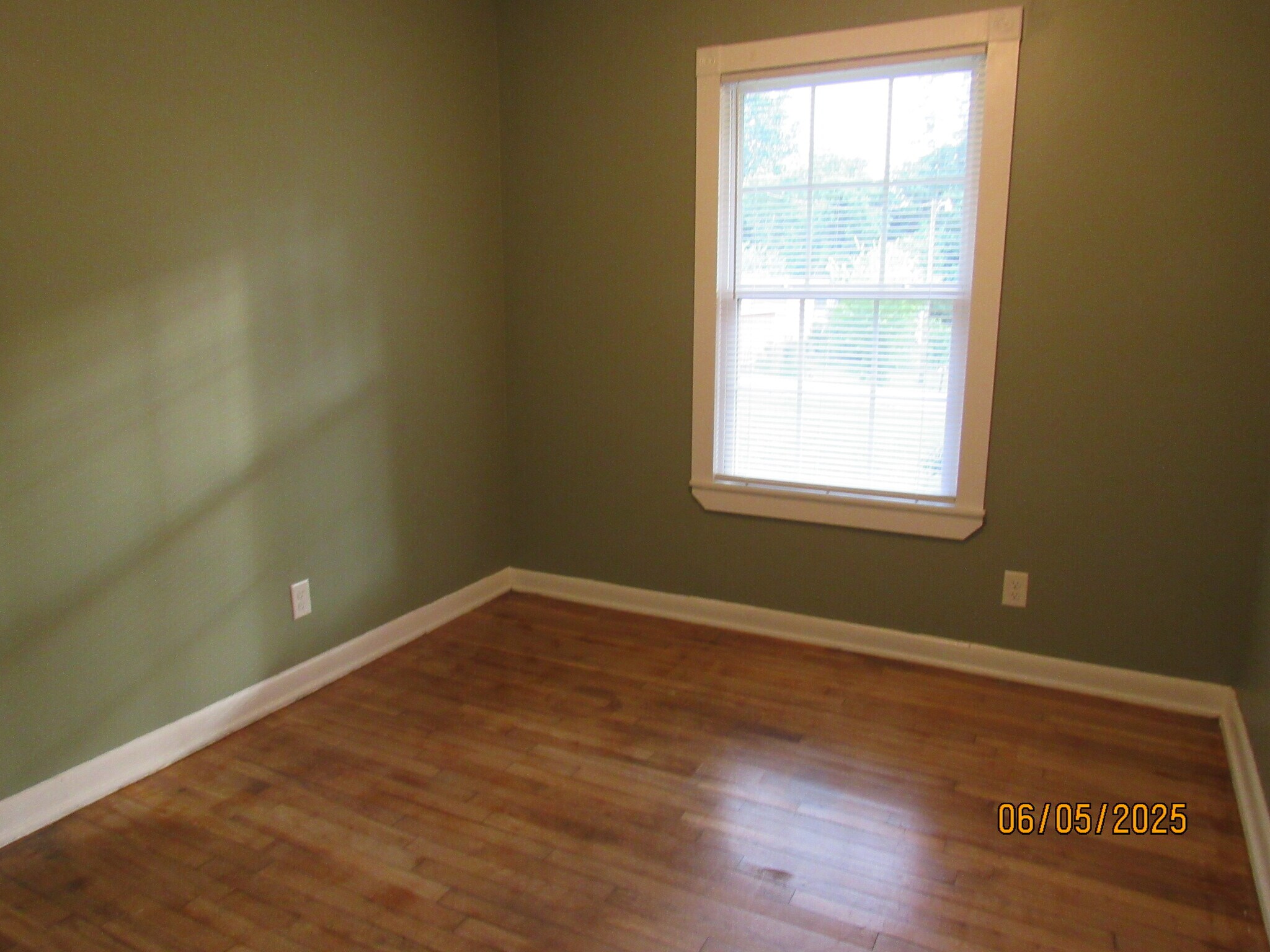 Building Photo - 2215 Macy Ave