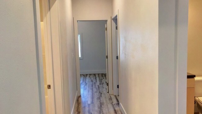 Building Photo - 1112 King Rd