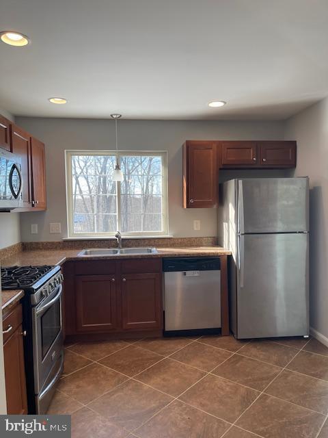 Building Photo - 25 Sir Thomas Ln