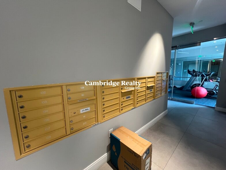 Building Photo - 12 Central St