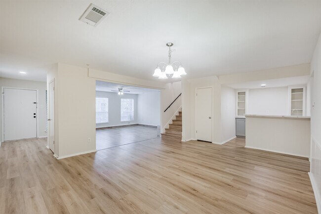 Building Photo - 3362 Continental Dr