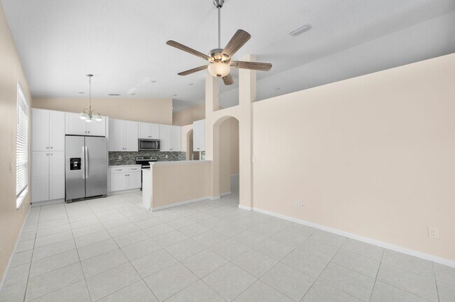 Building Photo - 6980 SE Twin Oaks Cir