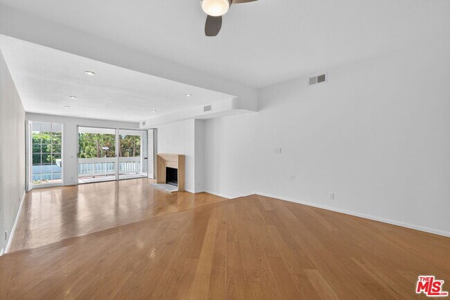 Building Photo - 4346 Redwood Ave
