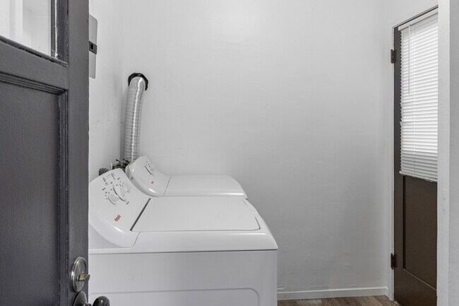 Building Photo - 3940 Hubert Ave