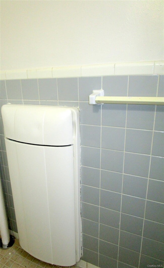 Building Photo - 123 Valentine Ln