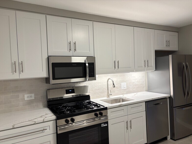 Building Photo - 9608 N Greenwood Ave