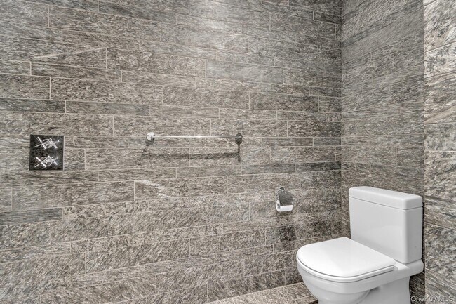 Building Photo - 18-20 Pine St