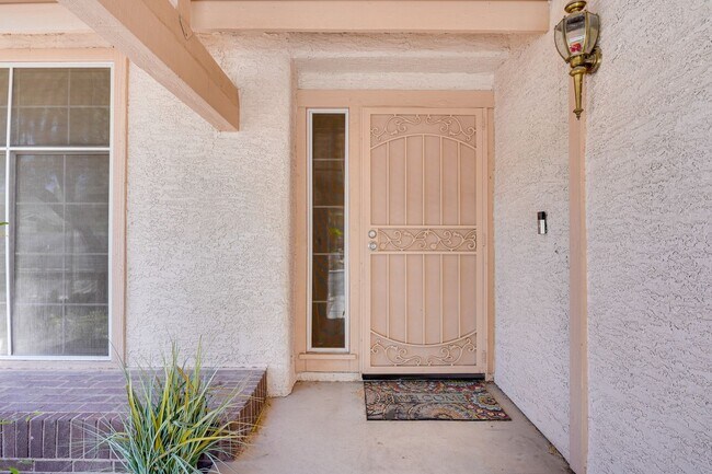Building Photo - Luxury Meets Comfort in This Beautiful 4-Bedroom Retreat