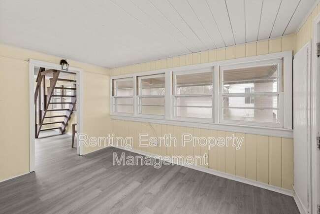 Building Photo - 2419 Circle Dr