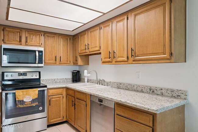 Building Photo - 7950 E Camelback Rd