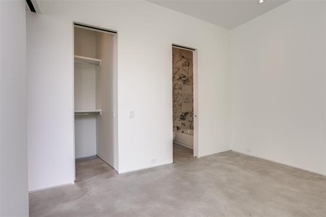 Building Photo - 2422 N Carroll Ave