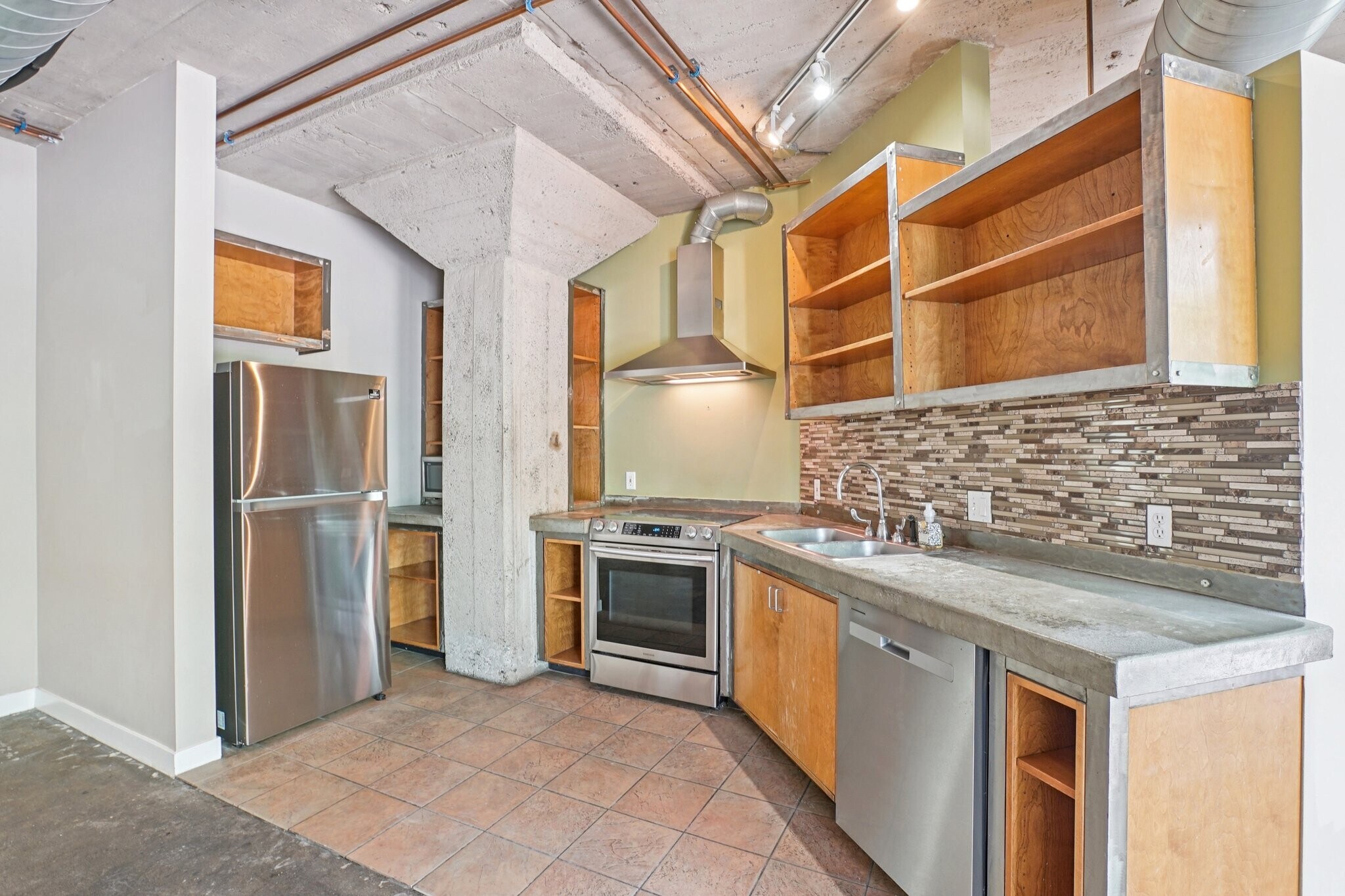 Building Photo - 380 W 200 S