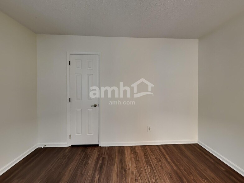 Building Photo - 2601 Briar Ridge Dr