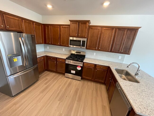 Building Photo - 112 Briarwood Dr E