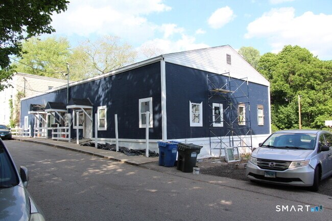 Building Photo - 33 Lake St