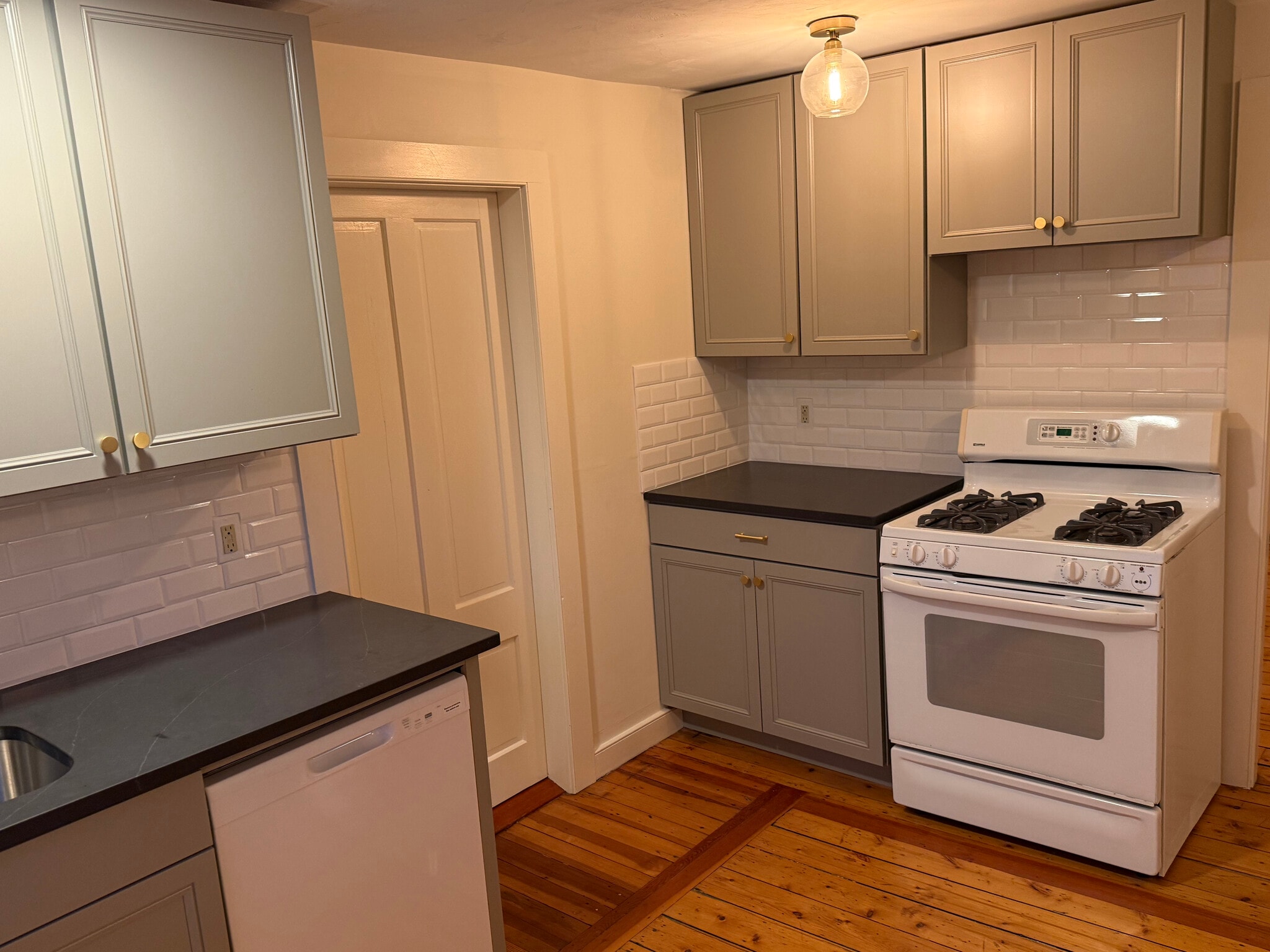 Kitchen - 3 Parker St