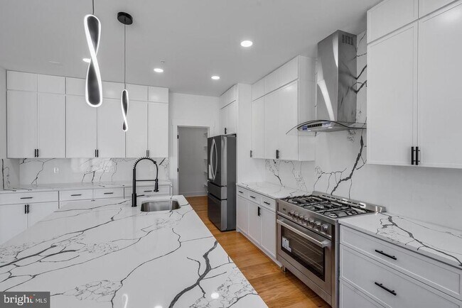 Building Photo - 4626 Brooks St NE