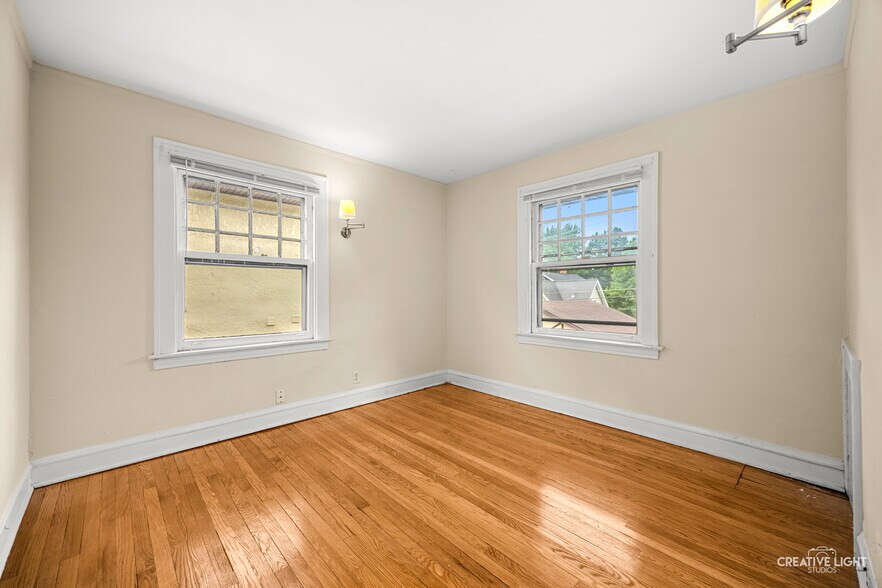 Building Photo - 44 N Spring Ave