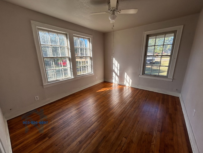 Building Photo - 503 Wills St