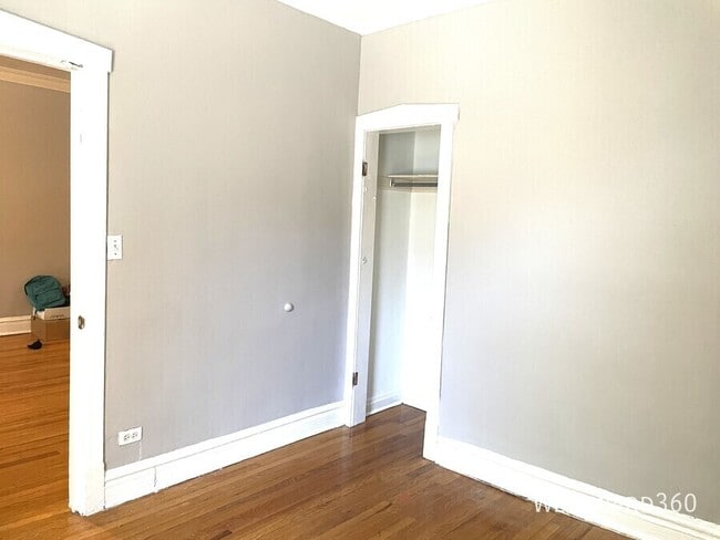 Building Photo - 2549 N Avers Ave