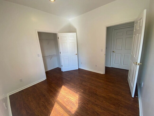 Building Photo - 404 S Marion St