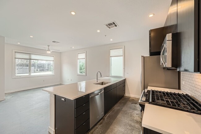 Building Photo - 1931 E 38th 1/2 St