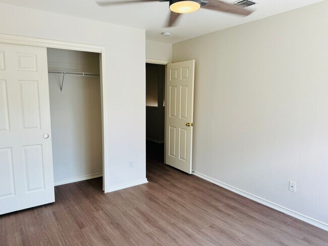 Building Photo - 3 Bedroom/2.5 Bath Springwood Subdivision