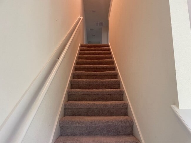 Building Photo - Beautiful 3/2.5 2023 Townhome Oakleaf