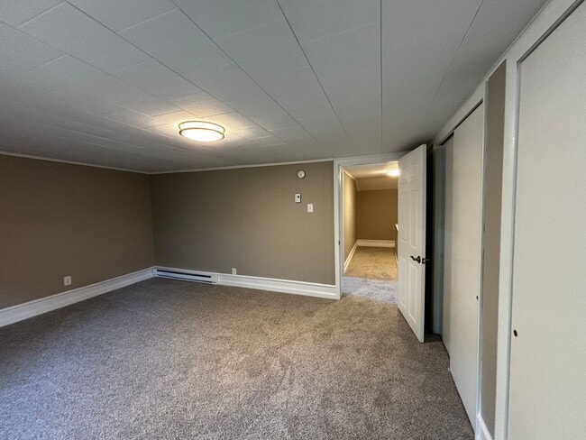 Building Photo - Newly remodeled 3+ bedroom