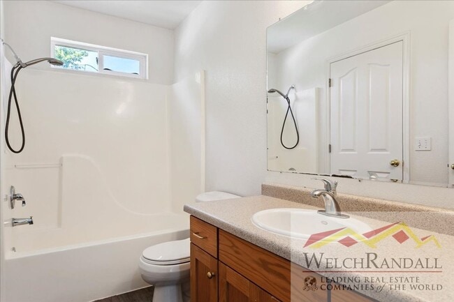 Building Photo - Beautiful 3 Bed 1.5 Bath Townhome in Ogden