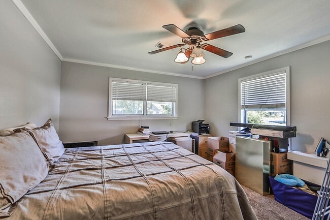 Building Photo - 5511 Kinglet St