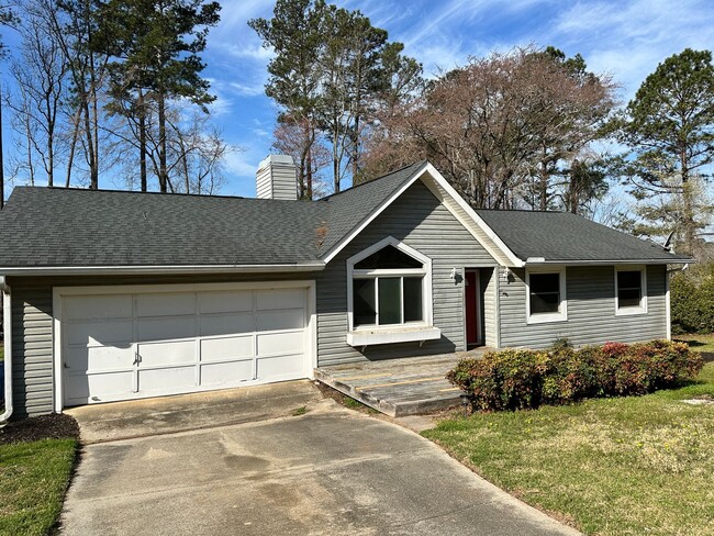 Building Photo - 3 Bed/2 Bath in Harlem, GA with Sunroom & ...